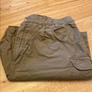 Columbia Men’s Tan Cargo Shorts, size 36, 8’’ inseam
